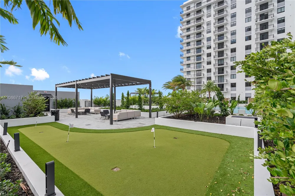 16395 Biscayne Blvd #216 North Miami Beach, FL 33160