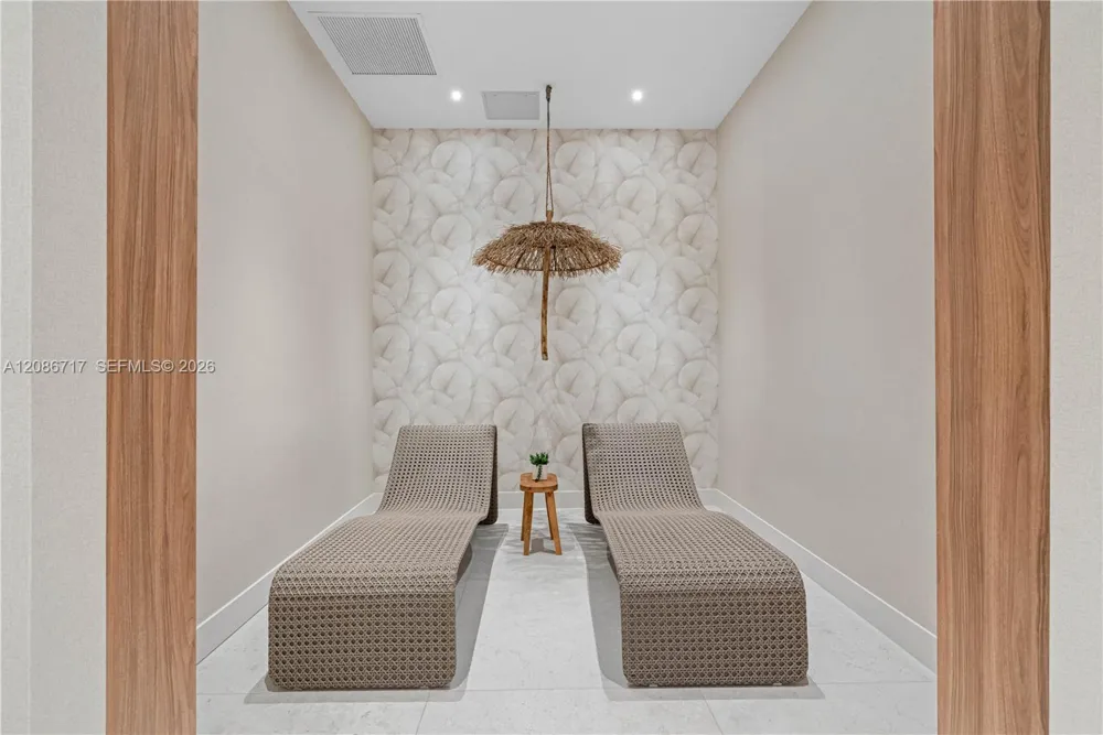 16395 Biscayne Blvd #216 North Miami Beach, FL 33160