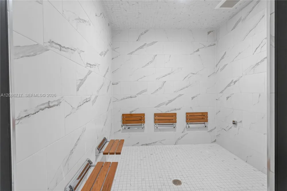 16395 Biscayne Blvd #216 North Miami Beach, FL 33160