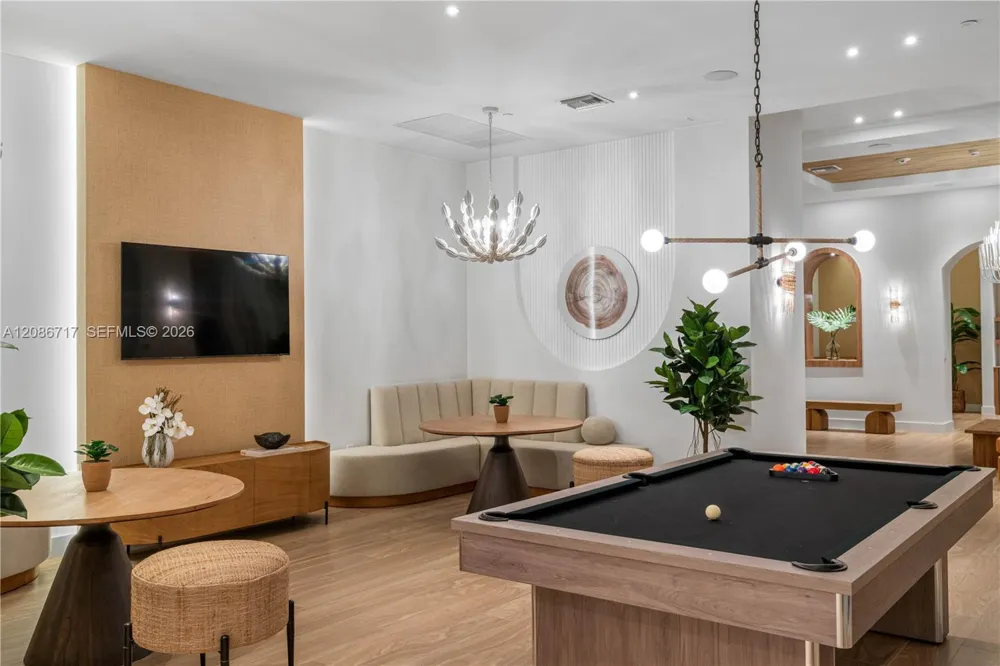 16395 Biscayne Blvd #216 North Miami Beach, FL 33160