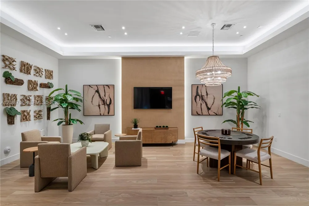 16395 Biscayne Blvd #216 North Miami Beach, FL 33160