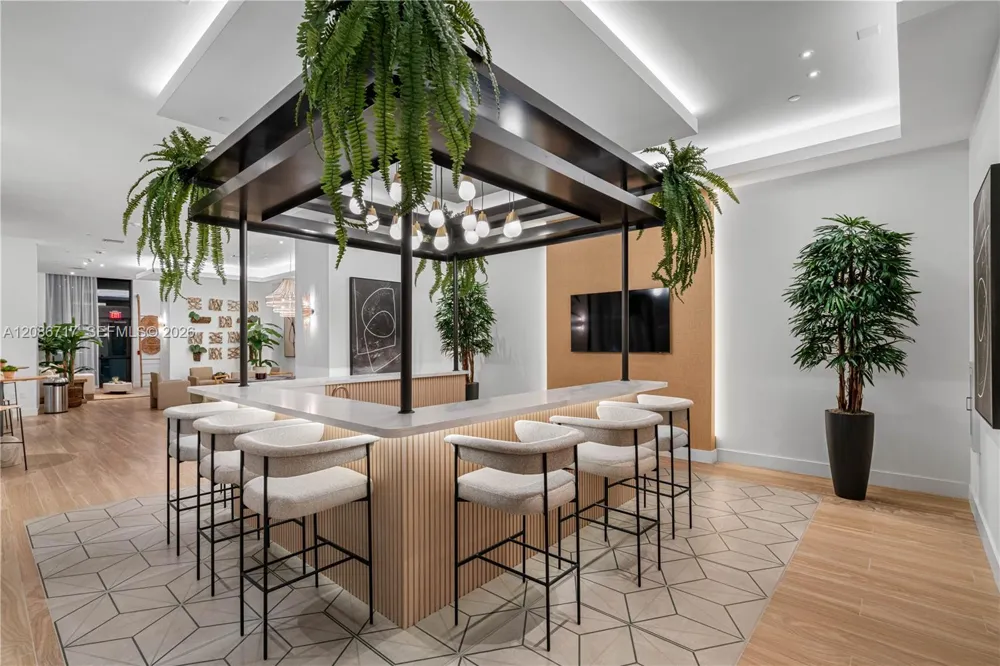 16395 Biscayne Blvd #216 North Miami Beach, FL 33160