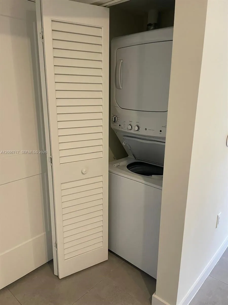 16395 Biscayne Blvd #216 North Miami Beach, FL 33160