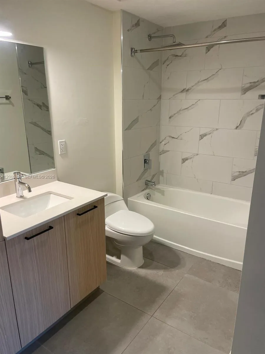 16395 Biscayne Blvd #216 North Miami Beach, FL 33160