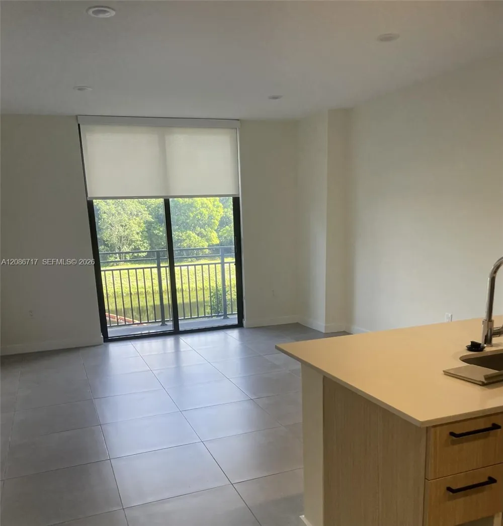 16395 Biscayne Blvd #216 North Miami Beach, FL 33160