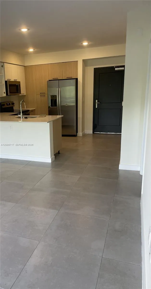 16395 Biscayne Blvd #216 North Miami Beach, FL 33160