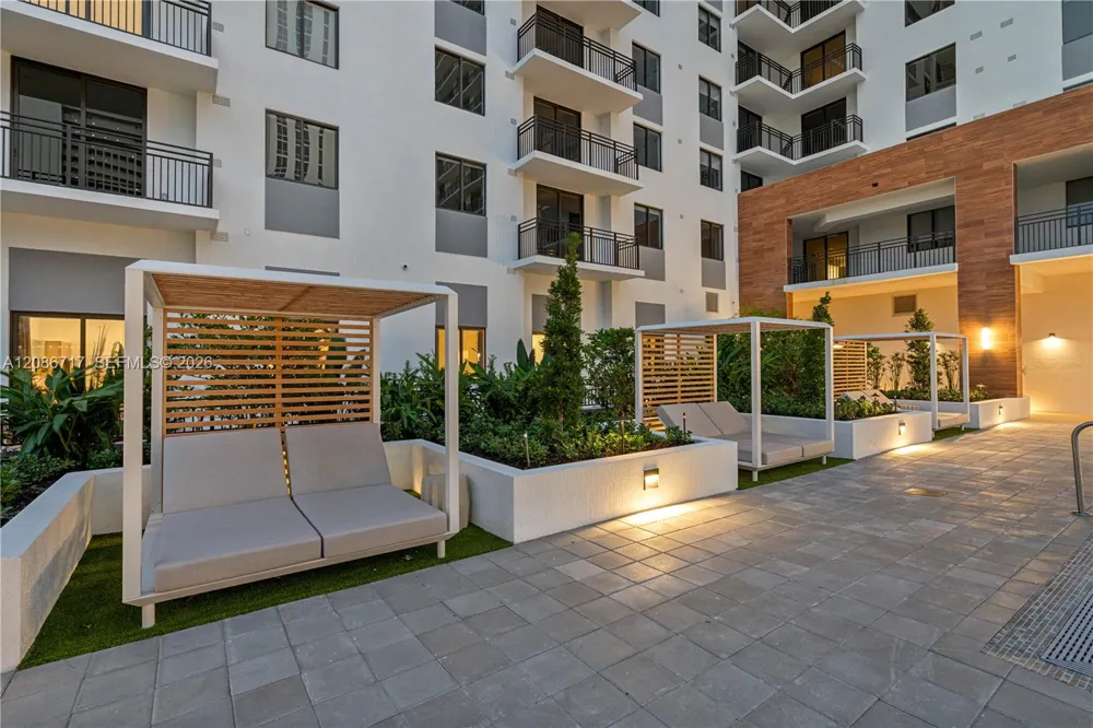 16395 Biscayne Blvd #216 North Miami Beach, FL 33160