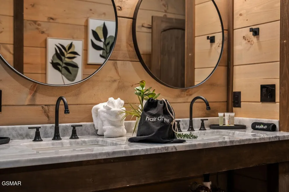 2320 Bogle Spring Loop Sevierville, TN 37862
