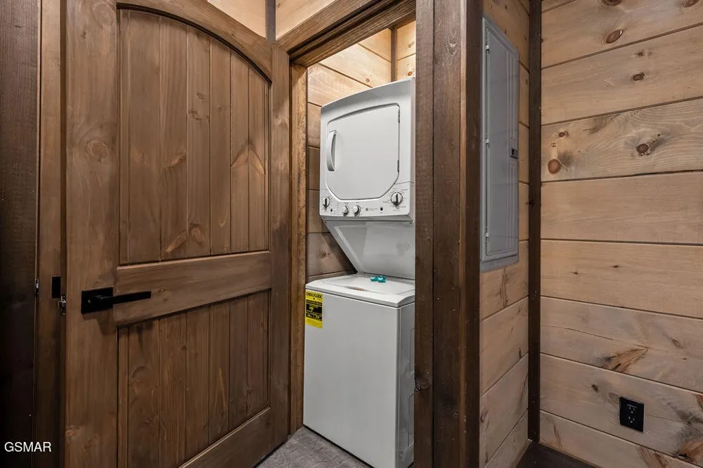 2320 Bogle Spring Loop Sevierville, TN 37862