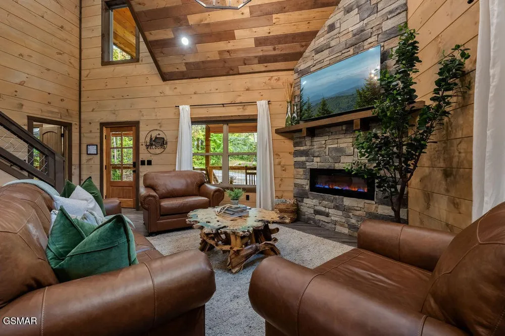 2320 Bogle Spring Loop Sevierville, TN 37862
