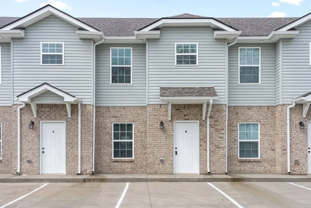911 Crossland Ave #F Clarksville, TN 37040