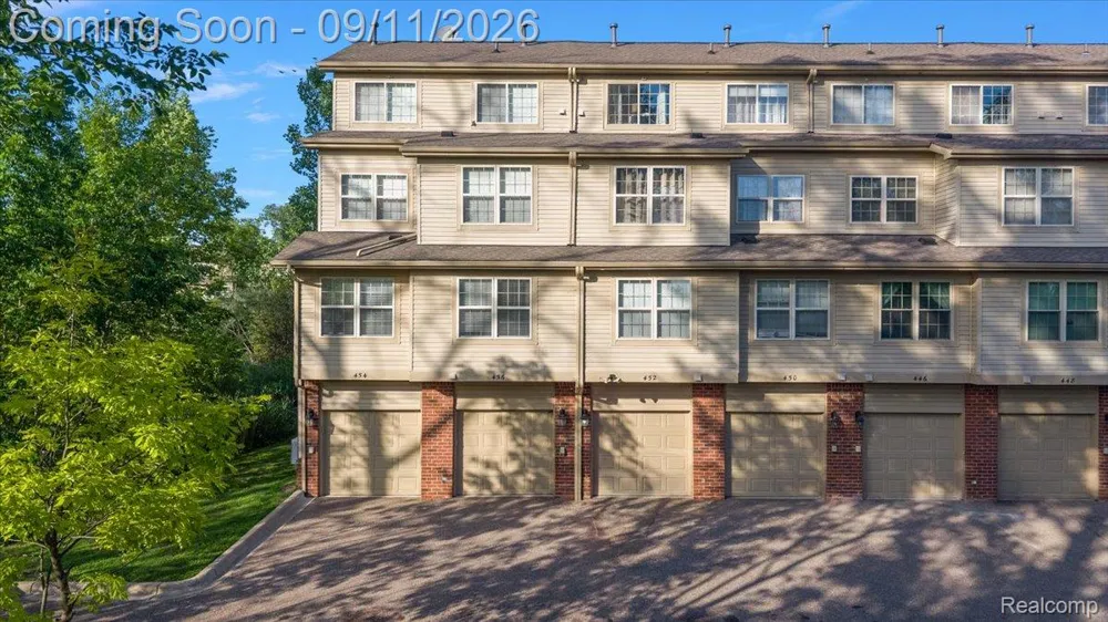 456 Boardwalk Drive Walled Lake City, MI 48390