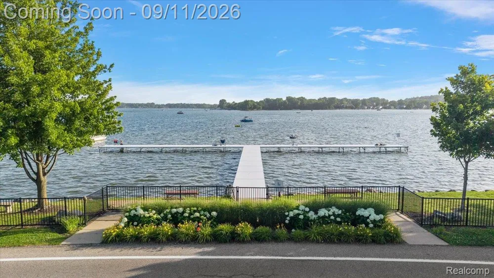 456 Boardwalk Drive Walled Lake City, MI 48390