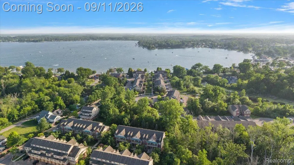 456 Boardwalk Drive Walled Lake City, MI 48390
