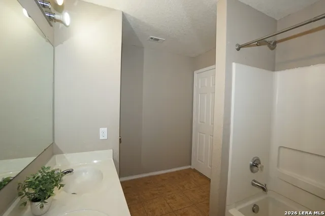 11710 Meadowood Oaks San Antonio, TX 78254