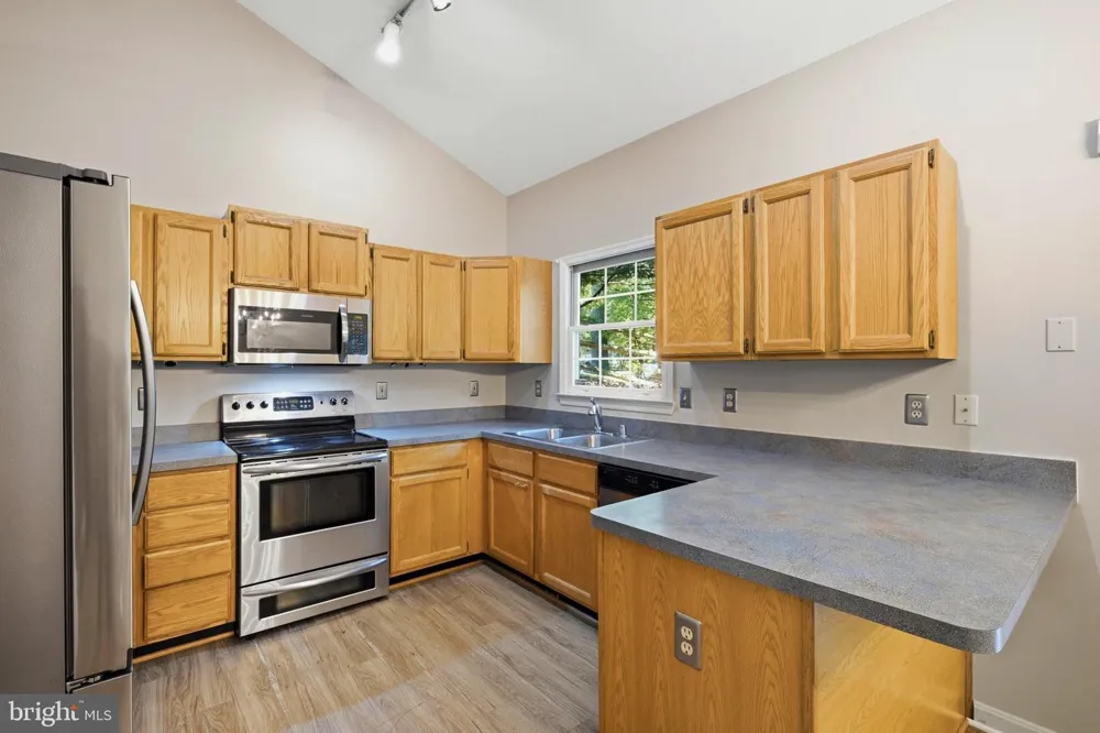 427 LESSIN DRIVE Lusby, MD 20657