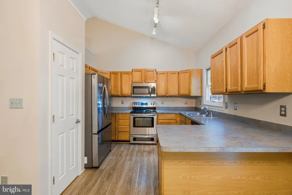 427 LESSIN DRIVE Lusby, MD 20657