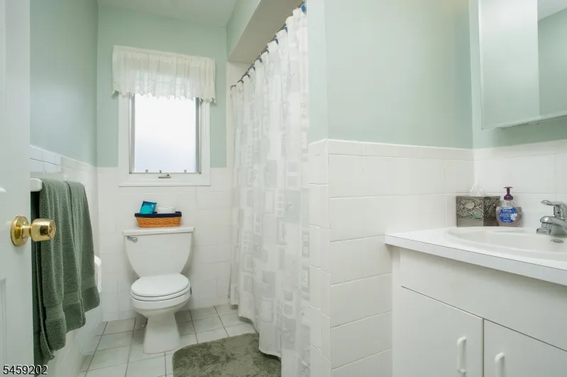 63 Averell Dr Parsippany-Troy Hills, NJ 07950