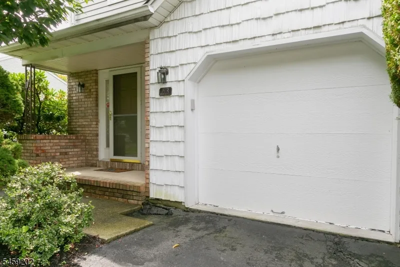 63 Averell Dr Parsippany-Troy Hills, NJ 07950