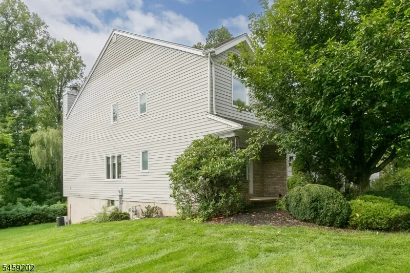 63 Averell Dr Parsippany-Troy Hills, NJ 07950