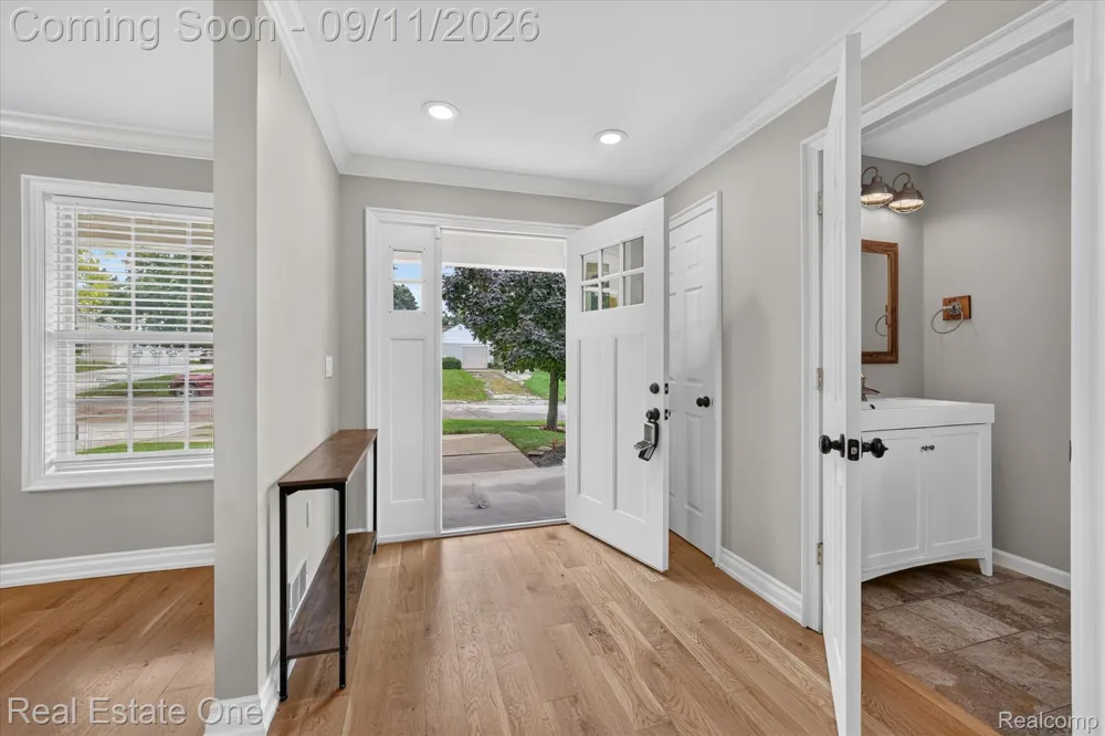 757 Lounsbury Avenue Rochester City, MI 48307