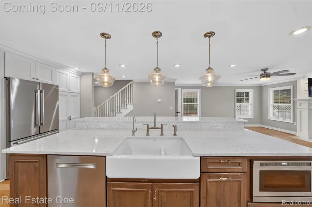 757 Lounsbury Avenue Rochester City, MI 48307