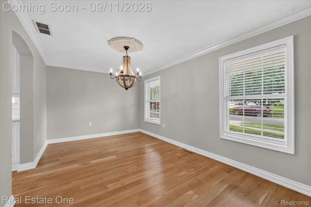 757 Lounsbury Avenue Rochester City, MI 48307