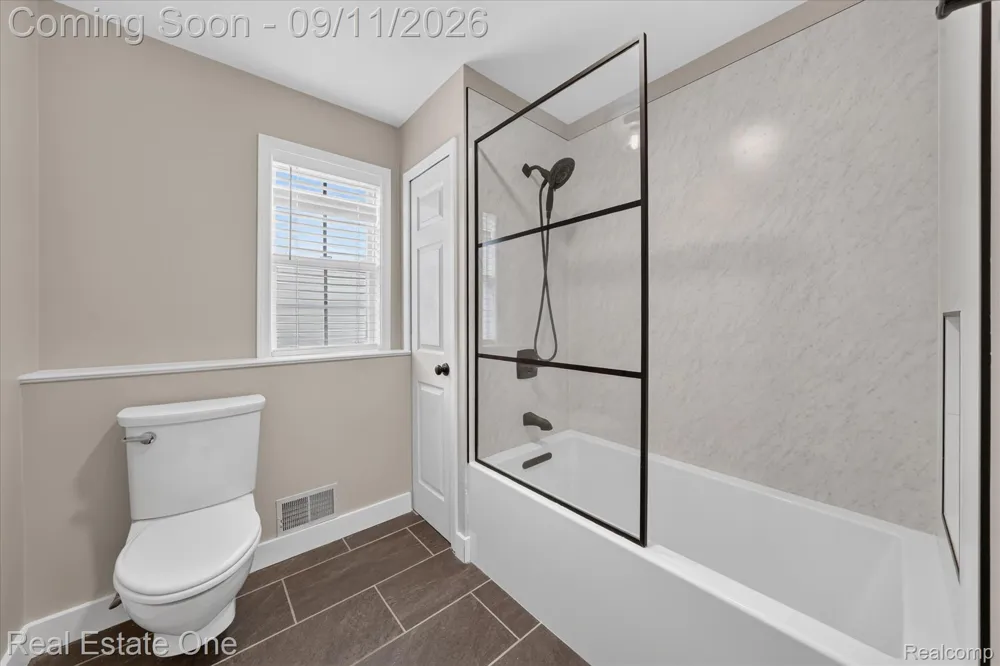 757 Lounsbury Avenue Rochester City, MI 48307