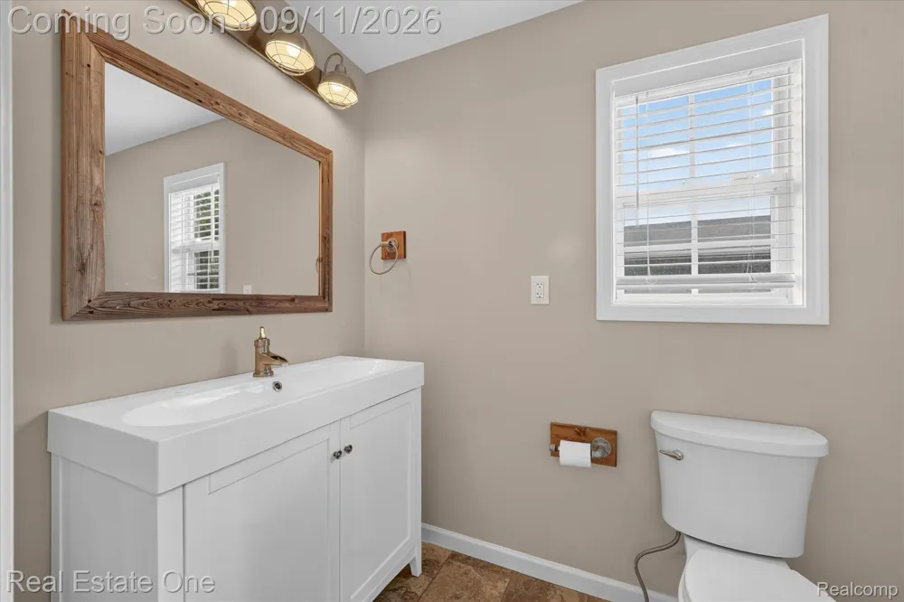 757 Lounsbury Avenue Rochester City, MI 48307