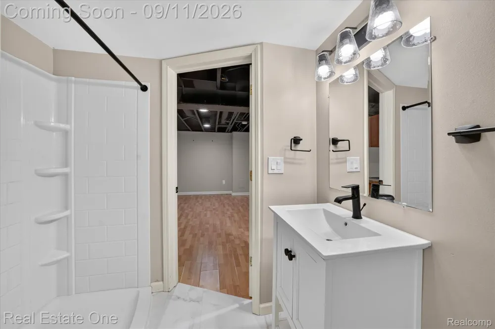 757 Lounsbury Avenue Rochester City, MI 48307