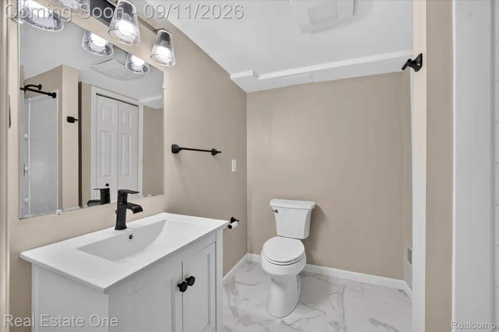757 Lounsbury Avenue Rochester City, MI 48307