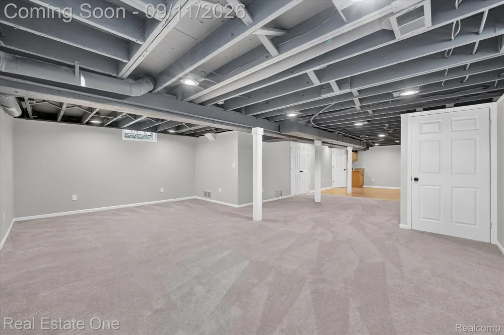 757 Lounsbury Avenue Rochester City, MI 48307
