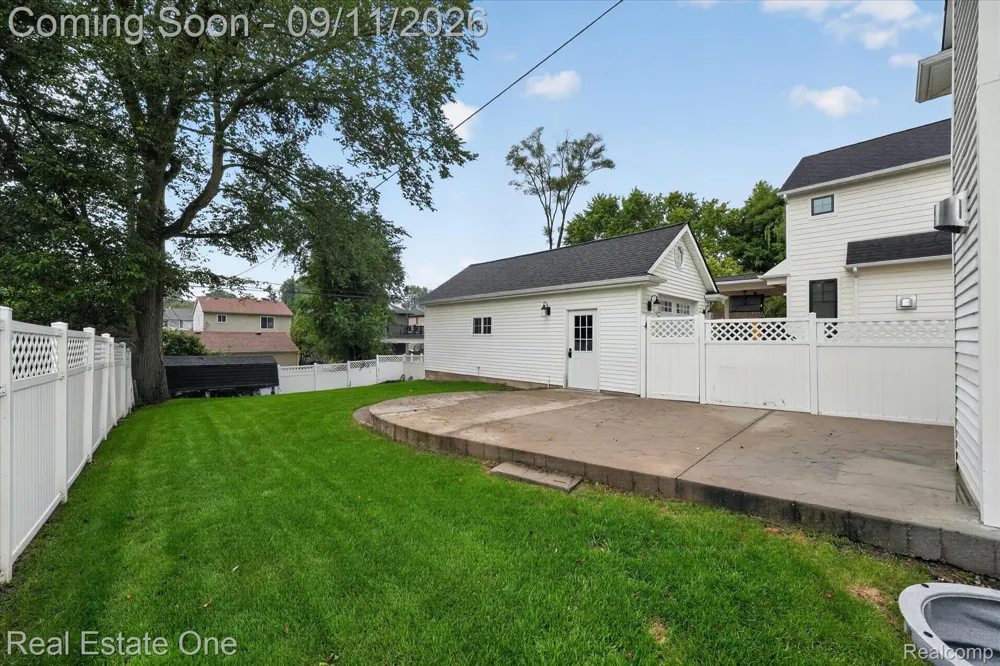 757 Lounsbury Avenue Rochester City, MI 48307