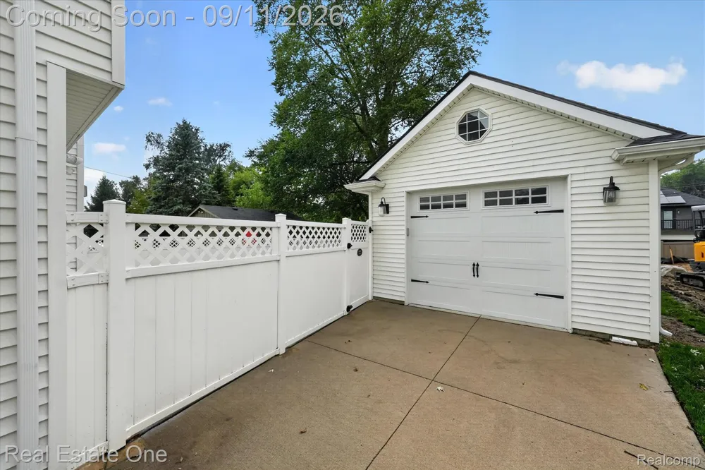 757 Lounsbury Avenue Rochester City, MI 48307