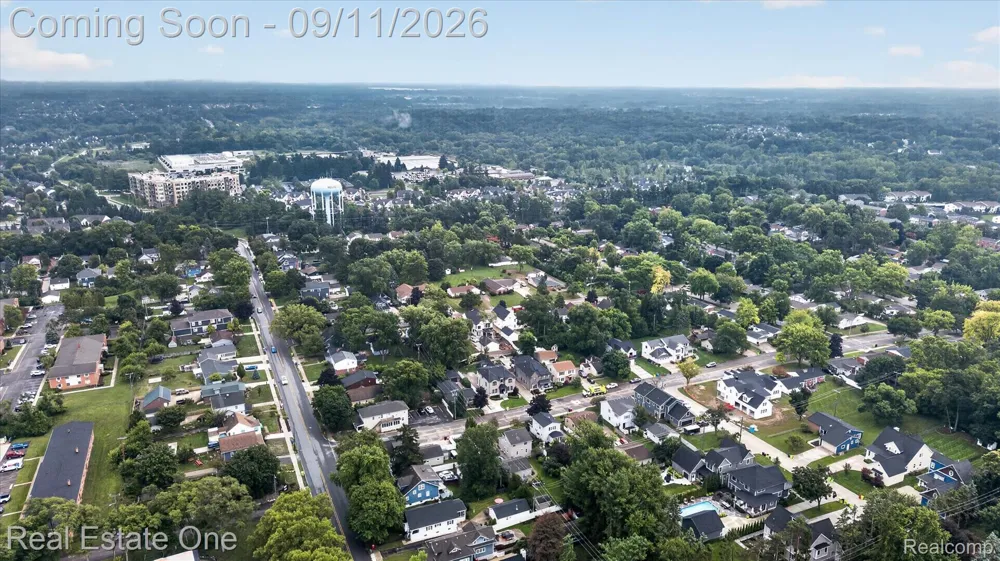 757 Lounsbury Avenue Rochester City, MI 48307