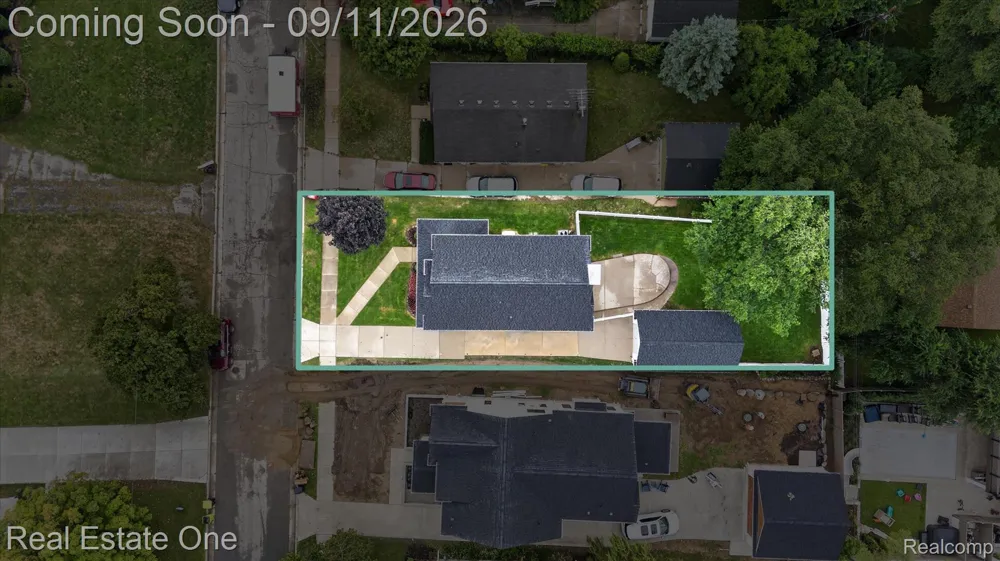 757 Lounsbury Avenue Rochester City, MI 48307