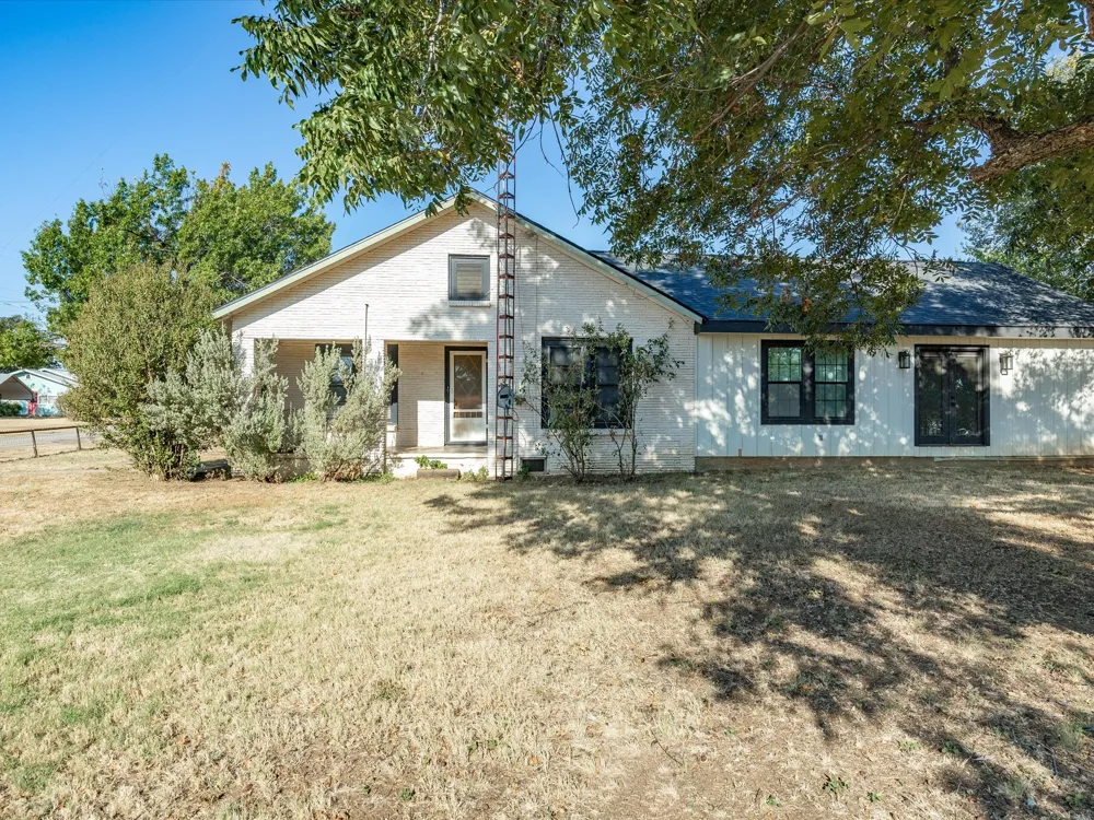 208 E Church Street Woodson, TX 76491