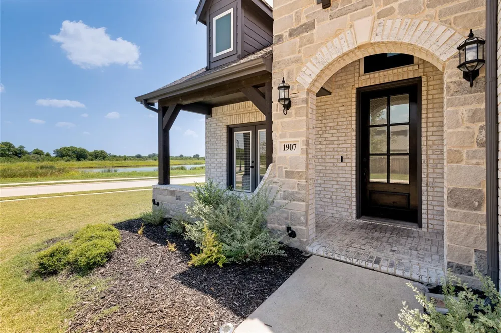 1907 Huron Forney, TX 75126