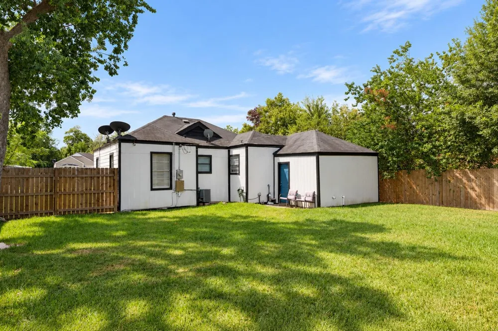 903 Willow Street Pasadena, TX 77506