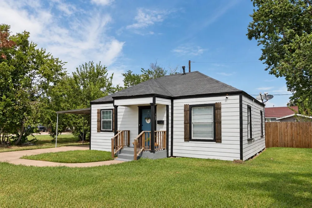 903 Willow Street Pasadena, TX 77506