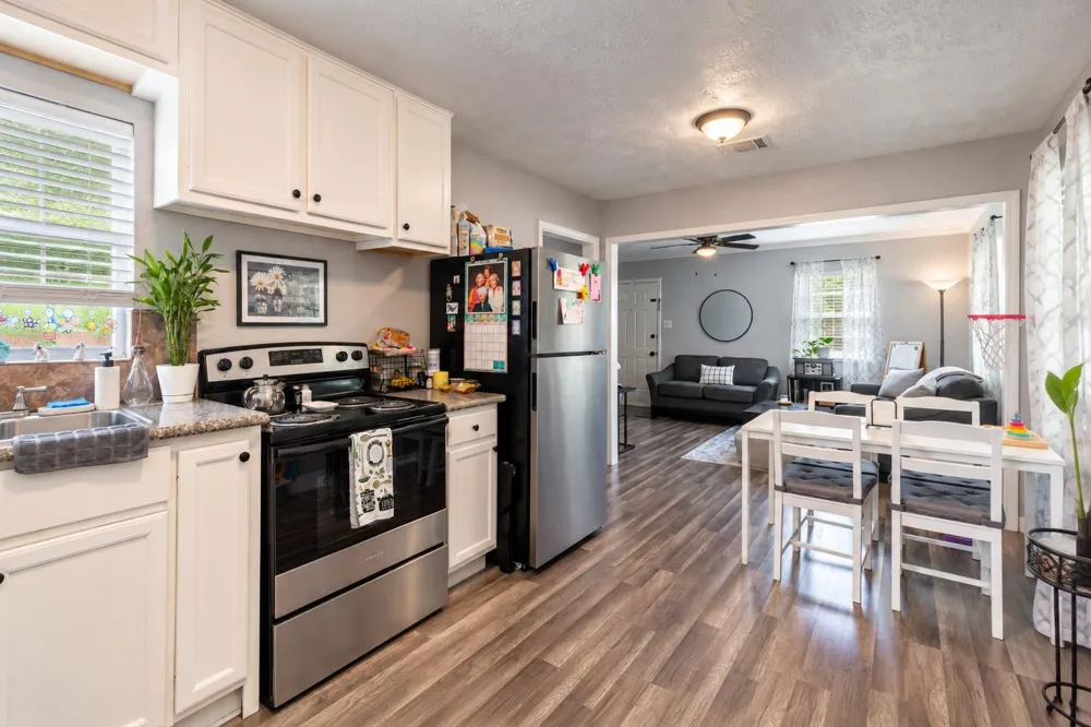 903 Willow Street Pasadena, TX 77506