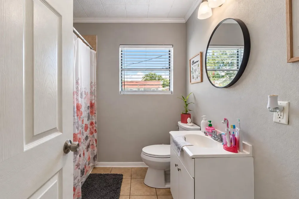 903 Willow Street Pasadena, TX 77506