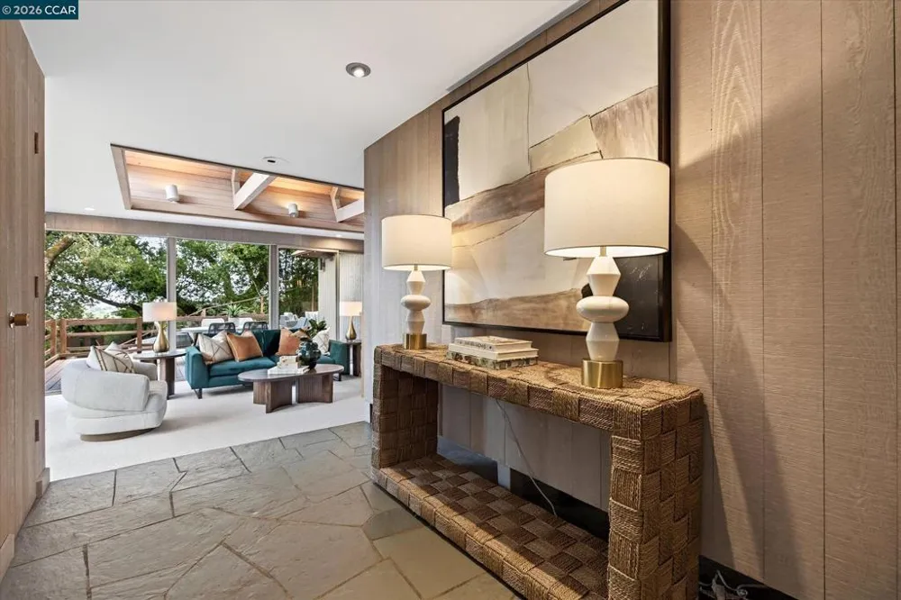 521 Tahos Rd Orinda, CA 94563