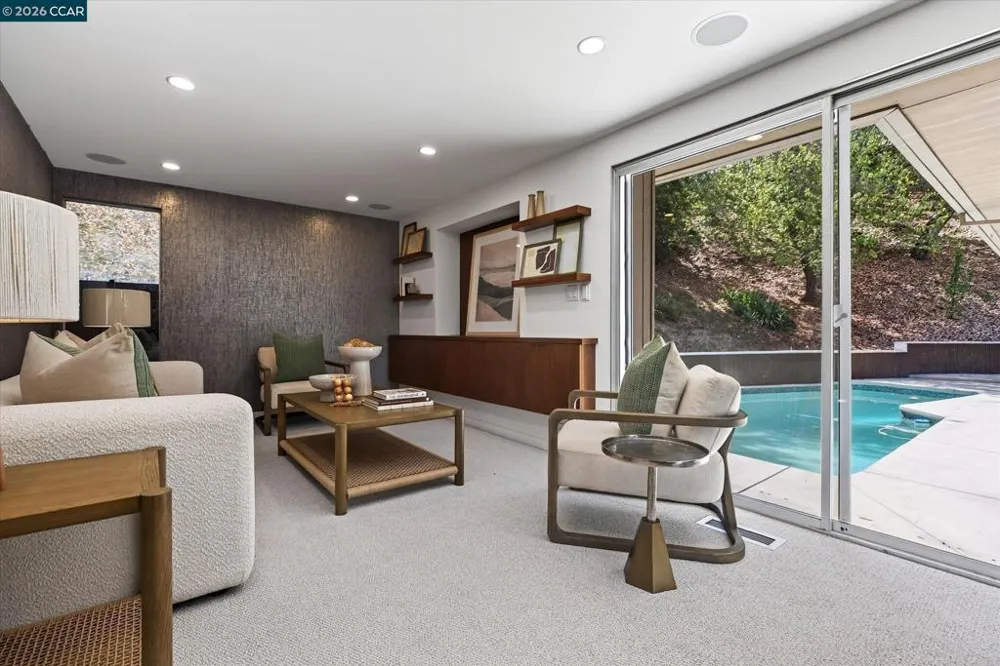 521 Tahos Rd Orinda, CA 94563