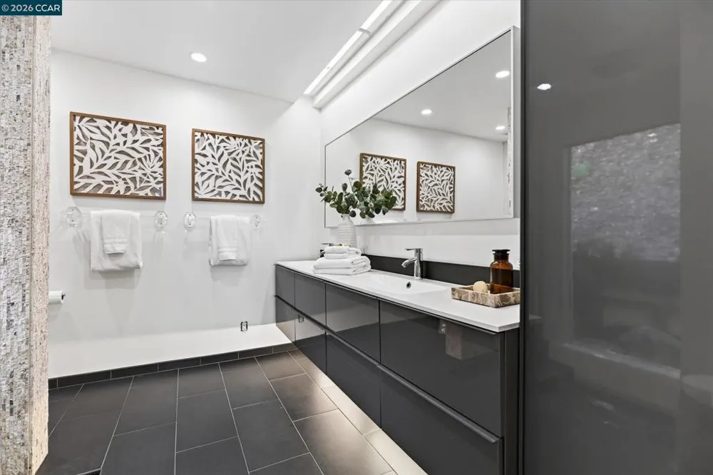 521 Tahos Rd Orinda, CA 94563