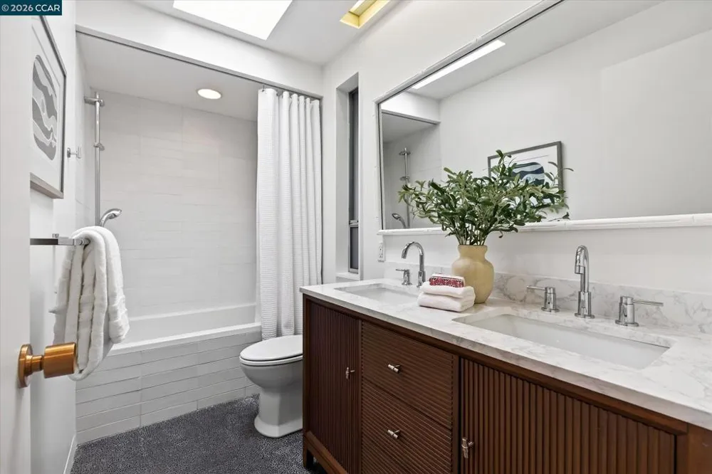 521 Tahos Rd Orinda, CA 94563