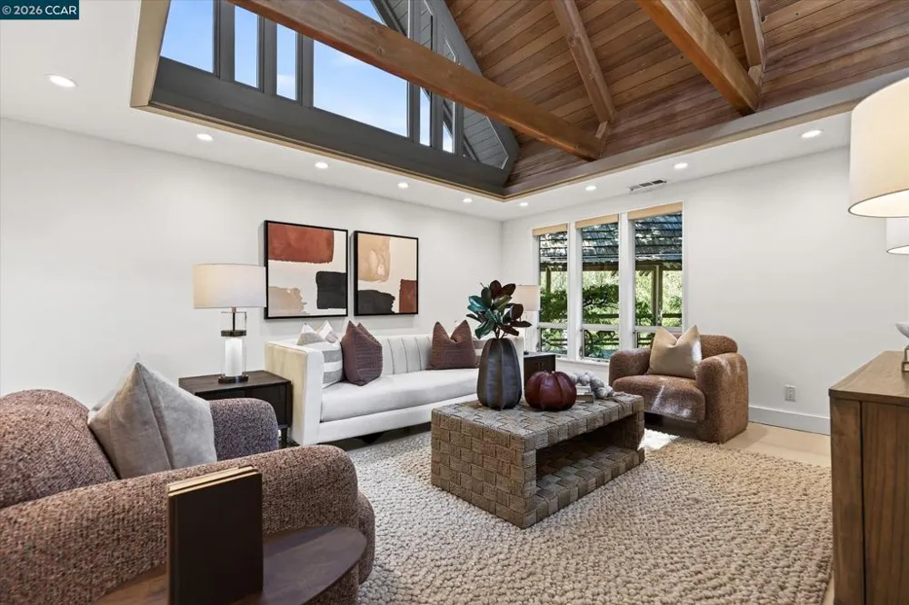 521 Tahos Rd Orinda, CA 94563