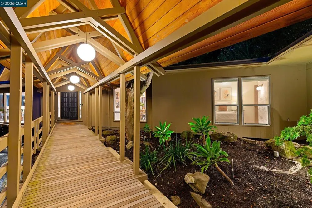 521 Tahos Rd Orinda, CA 94563