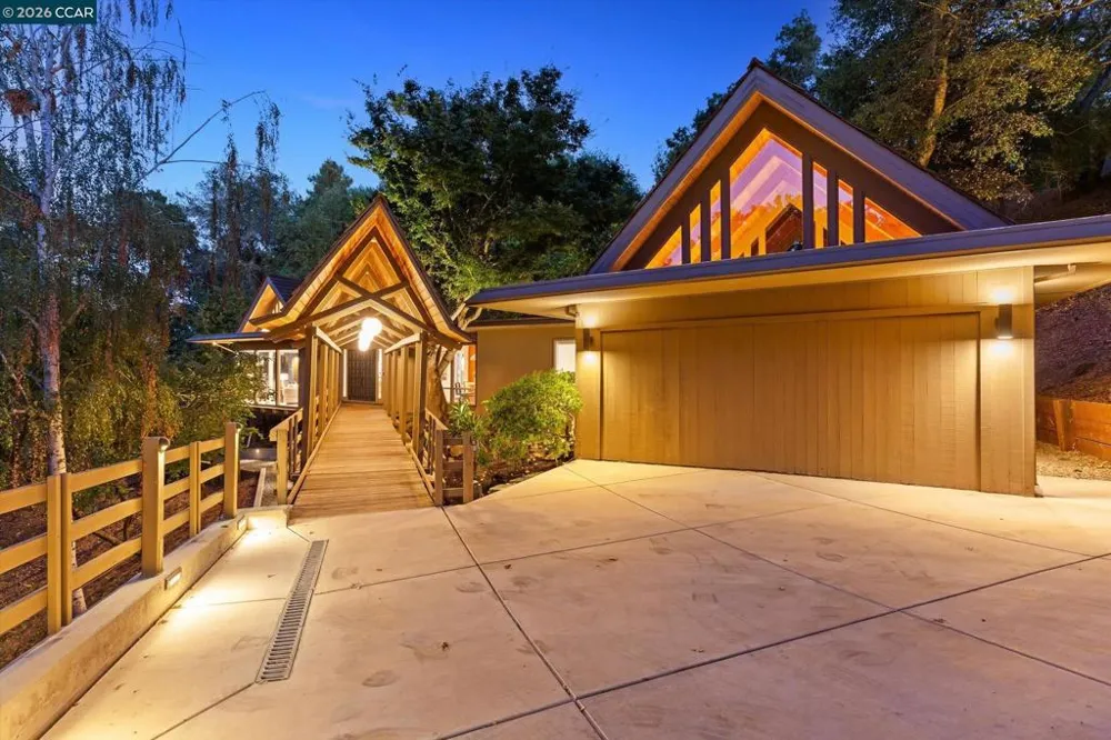 521 Tahos Rd Orinda, CA 94563