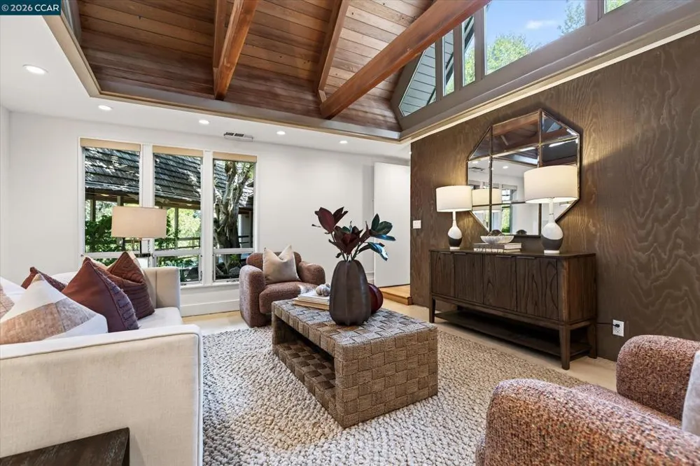 521 Tahos Rd Orinda, CA 94563